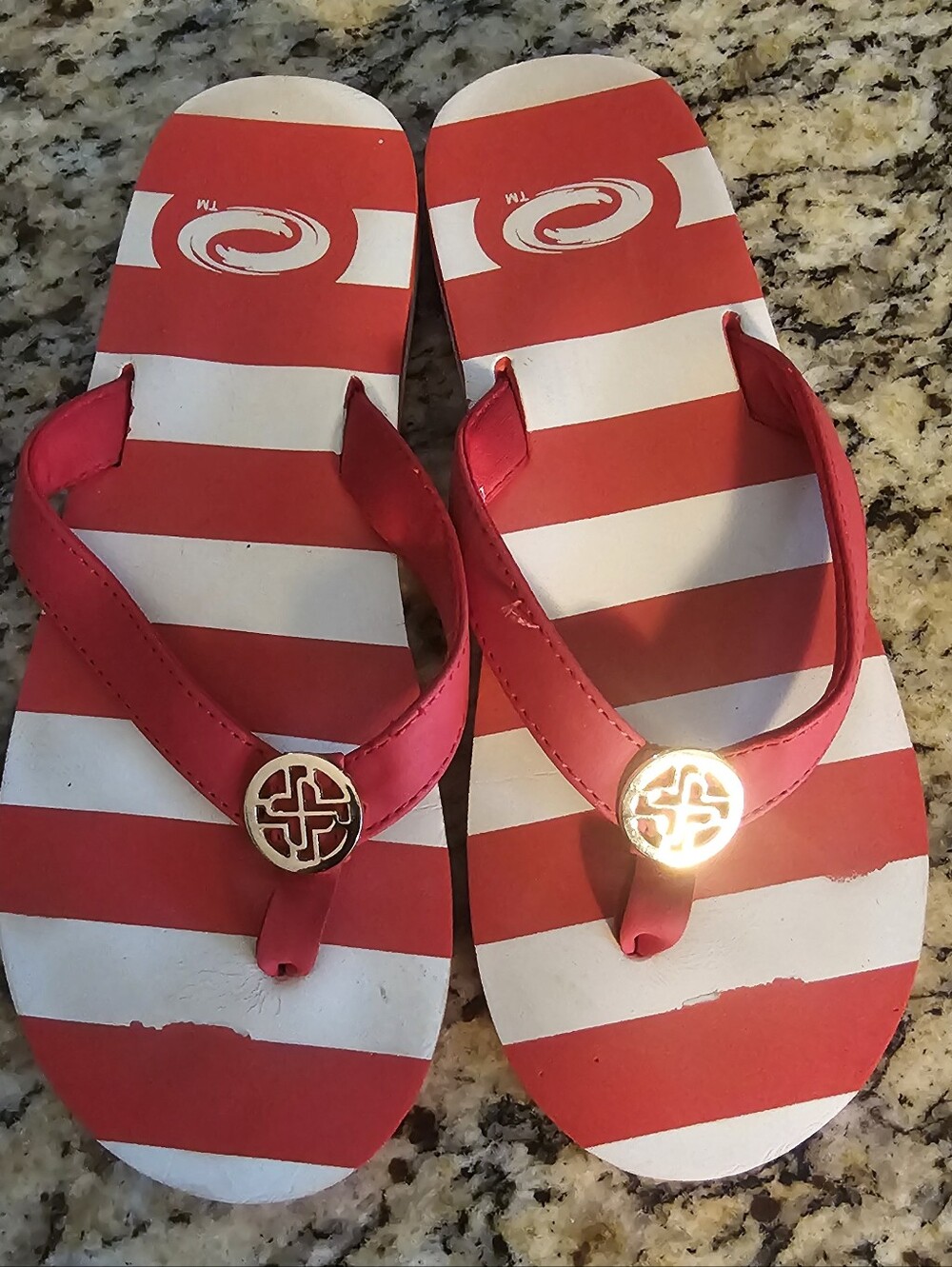 ELLE Red & White Striped Flip Flop Sandals with Gold Medallion SIZE 7.5